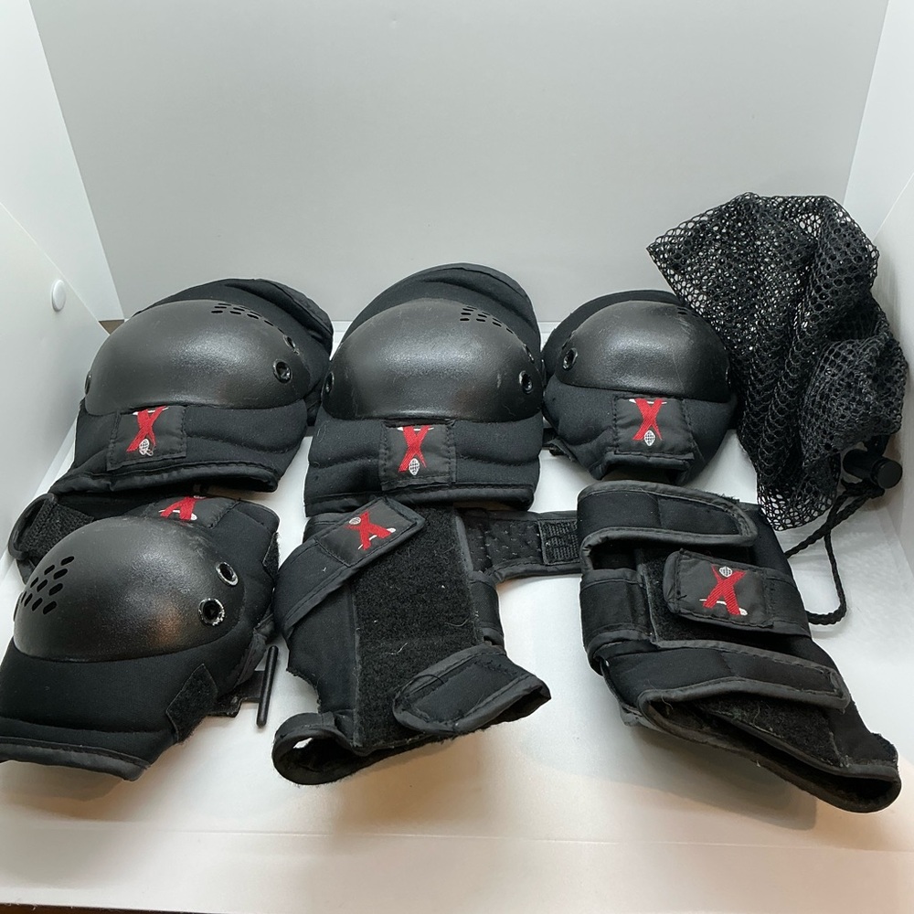 Vintage Kids Skateboarding / Skating Protective Gear Black